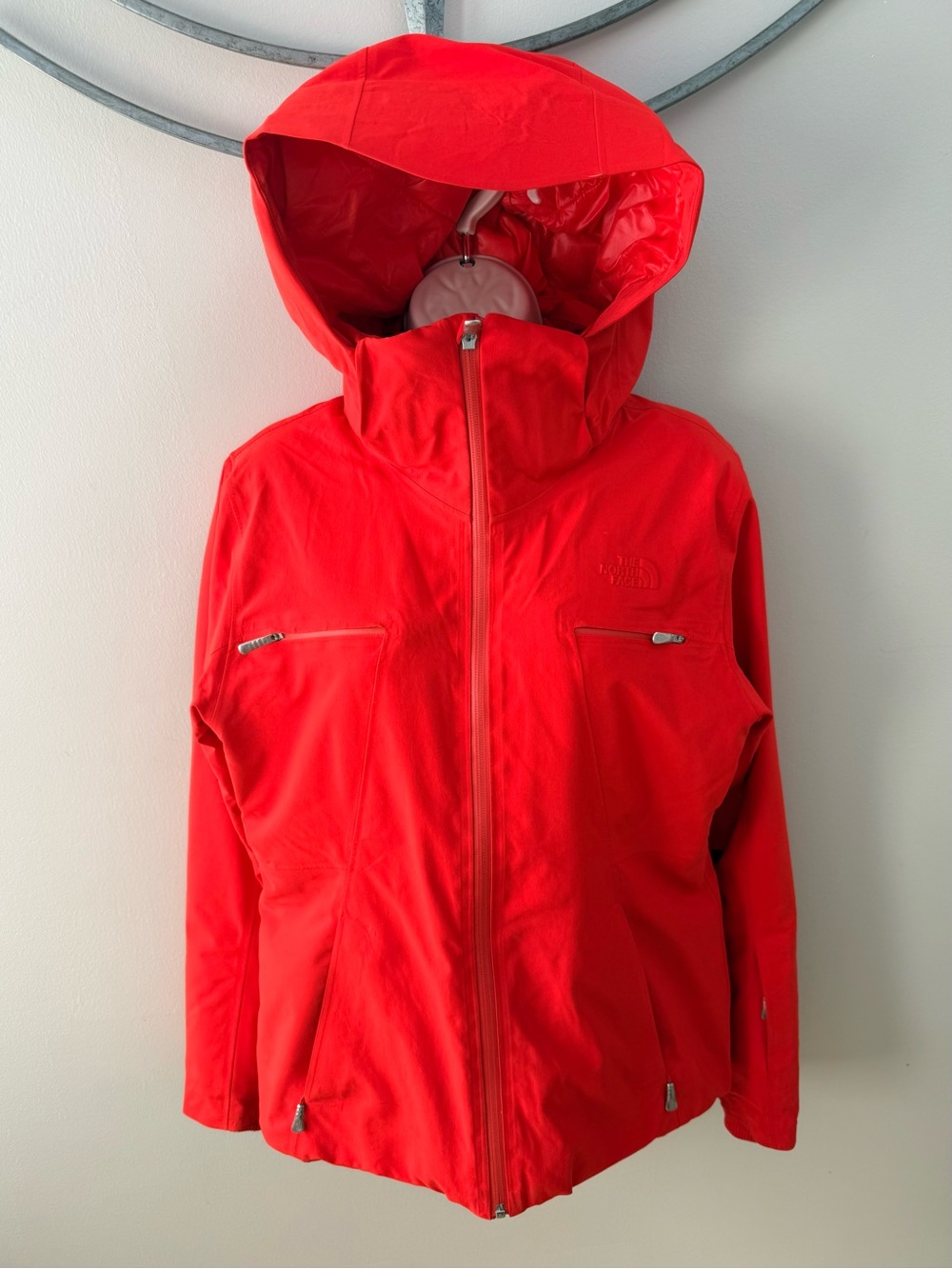 New, The North Face Hooded Primaloft Gortex insulated jacket.